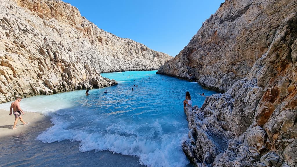 Crete on the rocks: Hiking στο φαράγγι Καθολικό και επίσκεψη στη Μονή Τζαγκαρόλων