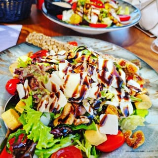 Yiasemi: Cretan gastronomy and the syrtaki of Zorbas