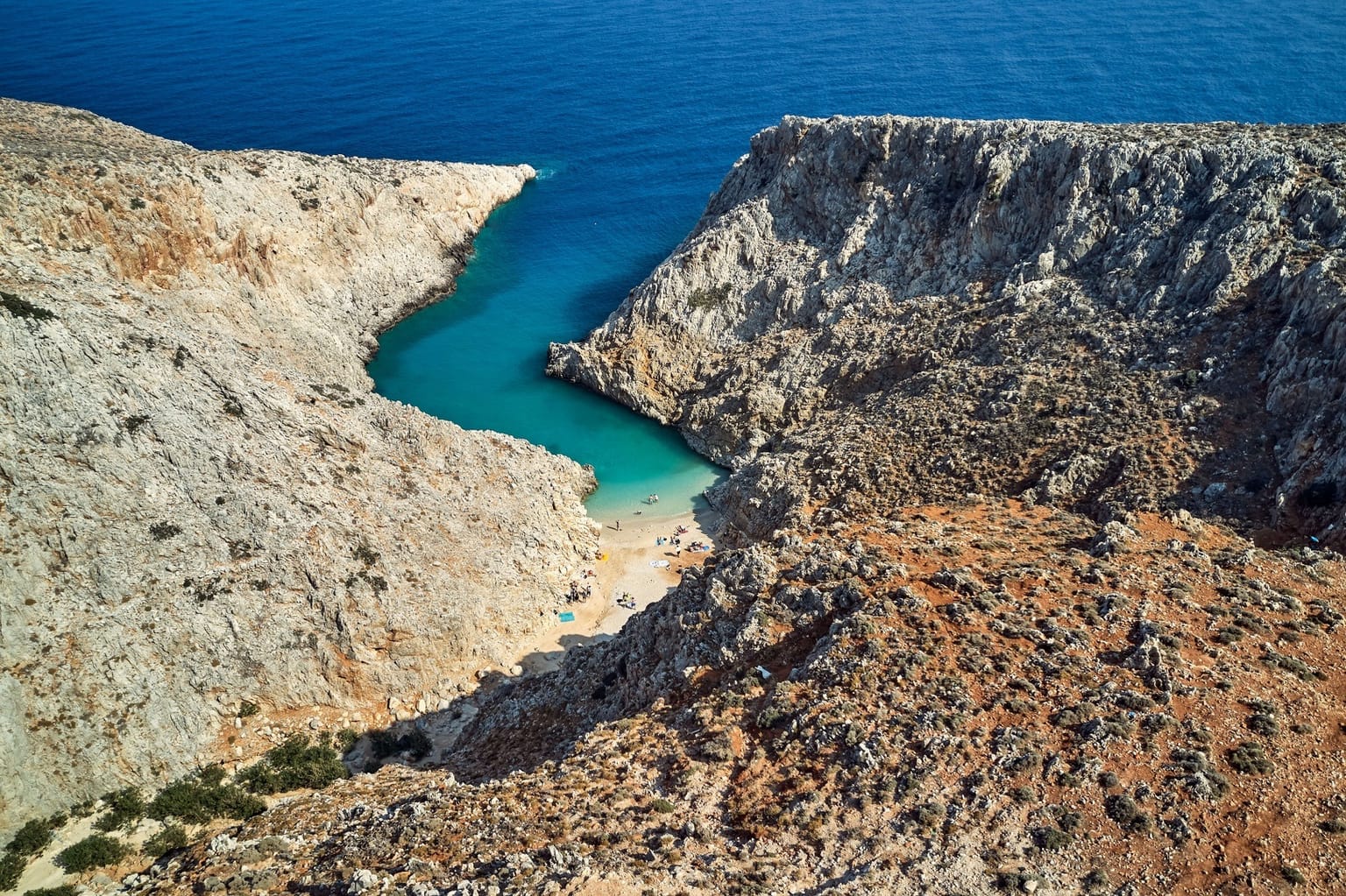 Climbing at Seitan Limania
